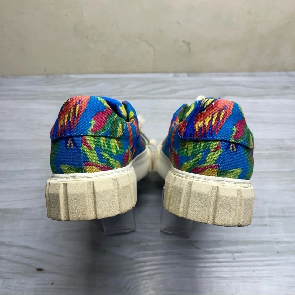 Farm Rio Tropical Bird Lace Up Chunky Sole Blue Macaw Sneakers Women’s size 8.5